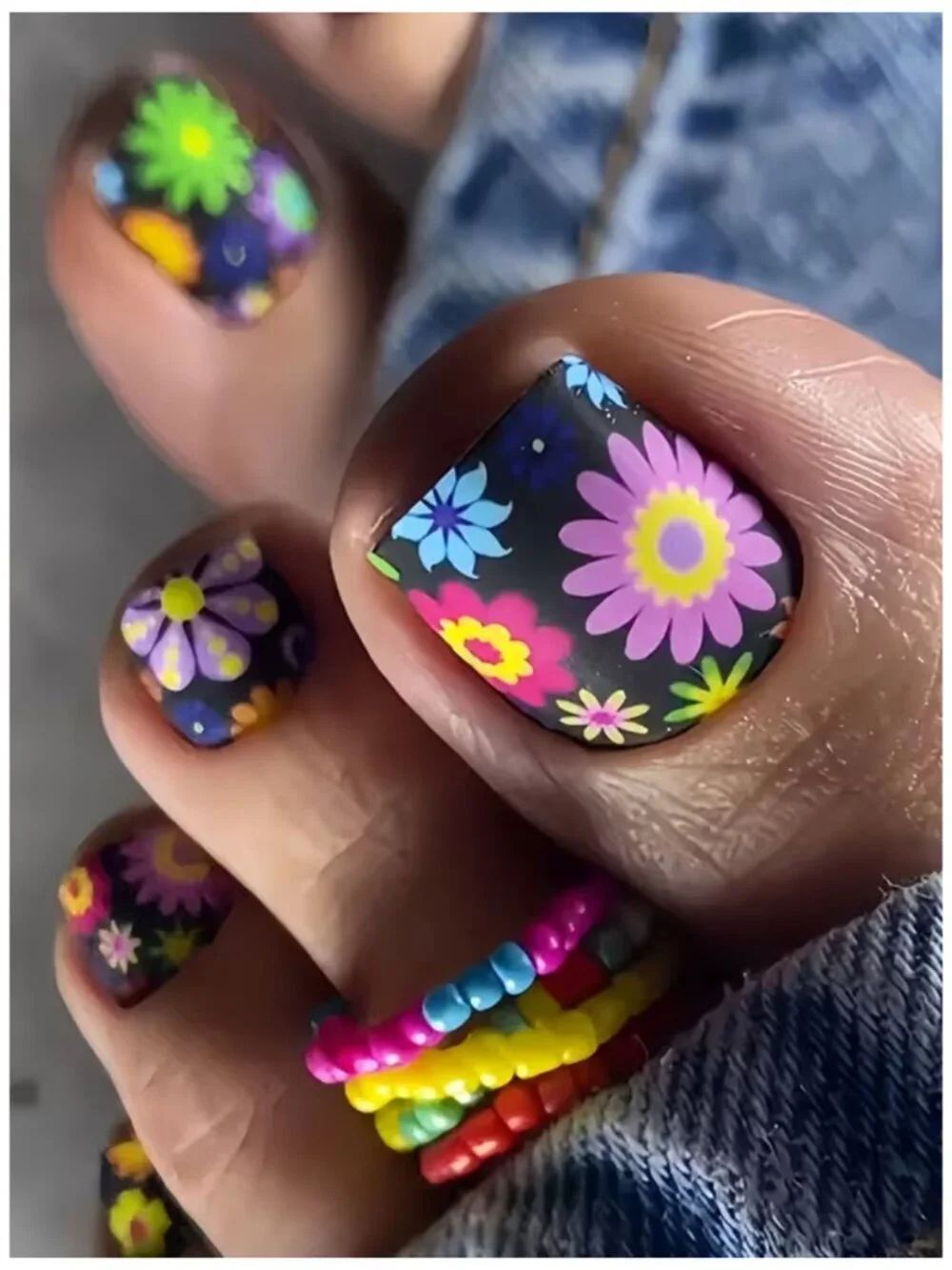 NWT 24pc Matte Black 70s Retro Floral Press On Toenails Summer Daisy Pedicure